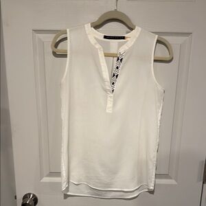 Ivanka Trump White Sleeveless V-Neck Blouse Black Trim Size XS